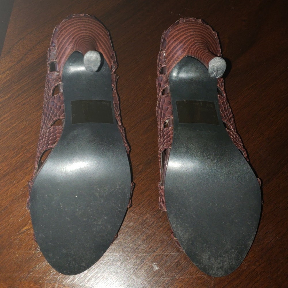 Heels - Picture 4 of 4